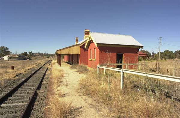 Lue Railway Station (1/03/2013 11:21:57 AM)