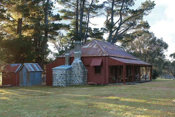 Currango Homestead (4/03/2013 12:15:37 PM)