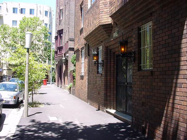 Apartment Buildings in Potts Point (10/03/2013 2:54:38 PM)