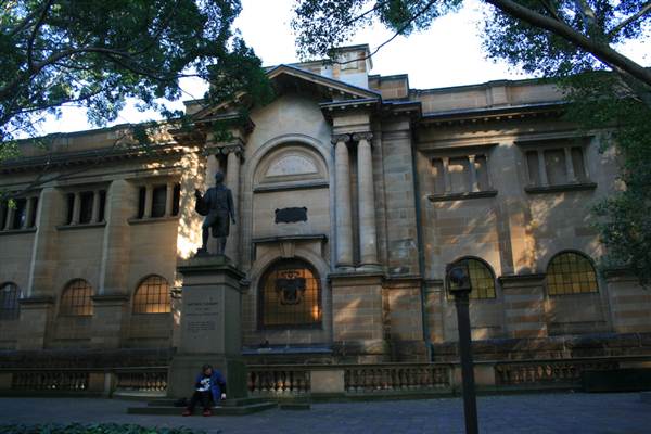 Sydney CBD - Macquarie Street (10/03/2013 9:58:57 PM)