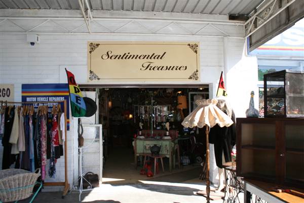 Brunswick Heads - Town/Shops (25/04/2013)