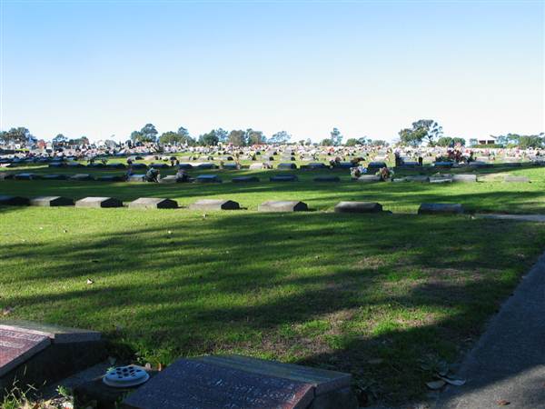 Botany Cemetery (21/08/2015 2:57:06 AM)