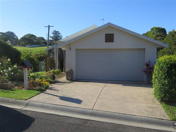 Kiama Downs neighbourhood - cul-de-sac + tennis court (7/12/2015 - Credits: Peter Hicks)