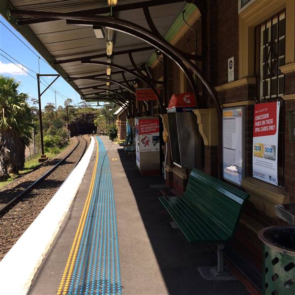 Woodford Railway Station (26/10/2016)