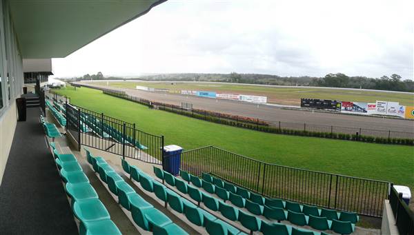 Menangle Park Paceway (28/02/2013 3:24:05 PM)