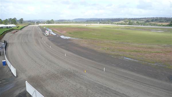 Menangle Park Paceway (28/02/2013 3:37:49 PM)