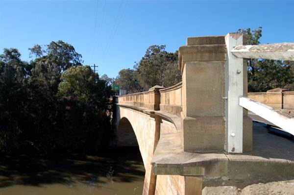 Lansdowne Bridge (6/03/2013 12:16:42 PM)