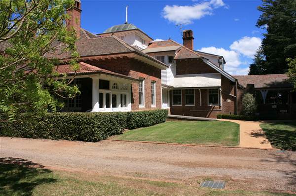 Petersons Armidale Winery & Guesthouse (9/03/2013 1:09:27 AM)