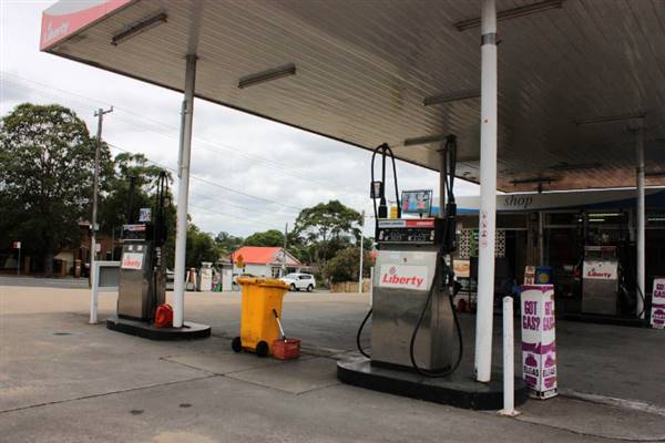 Liberty Service Station (6/02/2014 - Credits: Lisa Scope)