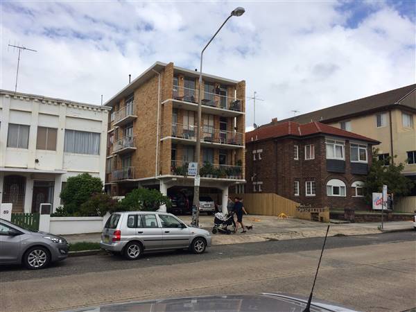 Curlewis Street (26/11/2015 - Credits: Shannon Wheeler)
