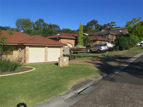 Kiama Downs neighbourhood - cul-de-sac 5 (7/12/2015)