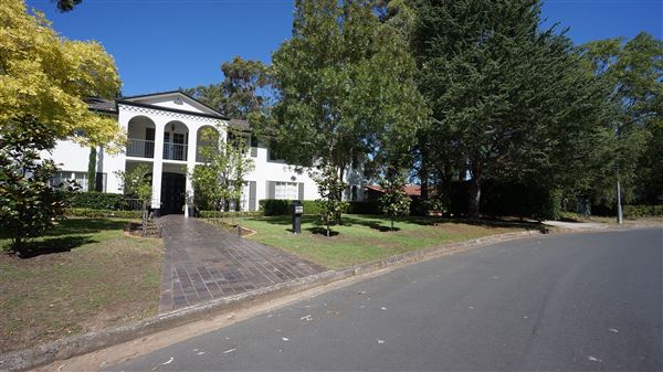 St Ives - Torokina Avenue streetscape (30/03/2018 - Credits: Mary Barltrop)