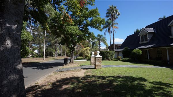 St Ives - Torokina Avenue streetscape (30/03/2018 - Credits: Mary Barltrop)
