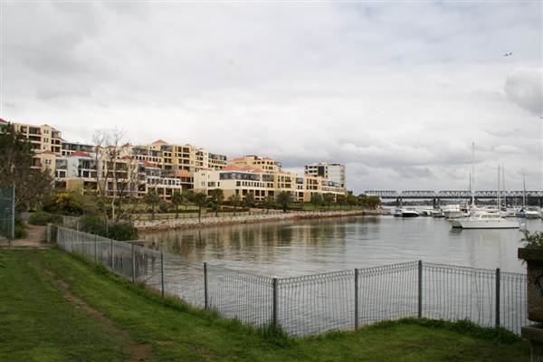 Balmain Cove and Balmain Shores (26/02/2013 9:41:32 AM)