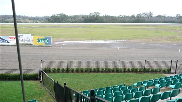 Menangle Park Paceway (28/02/2013 3:32:56 PM)