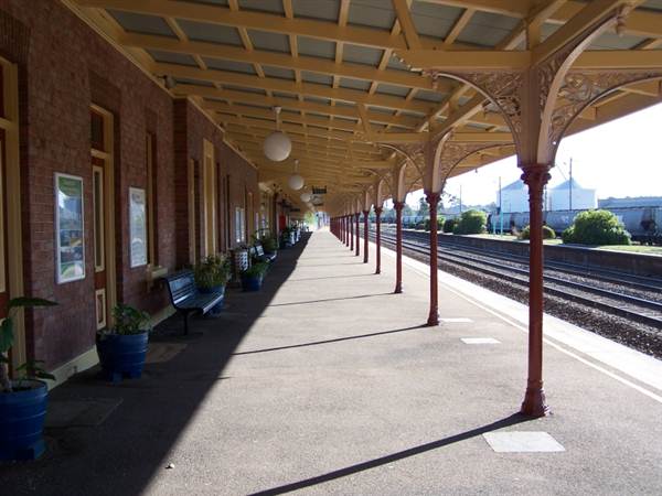 Cootamundra Railway Station (4/03/2013 11:24:27 AM)