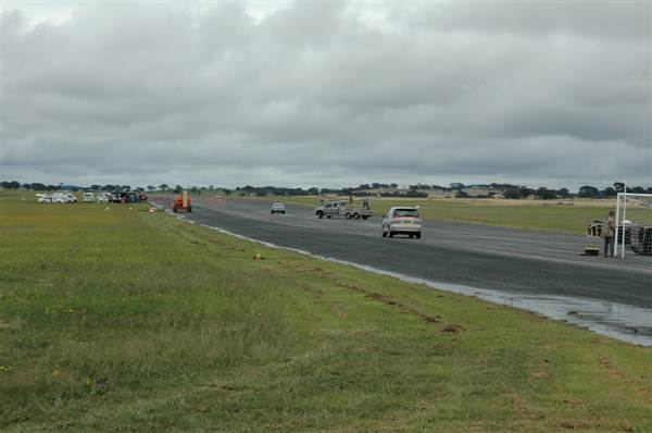 Goulburn Airport runway and exteriors (5/03/2013 11:11:17 AM)