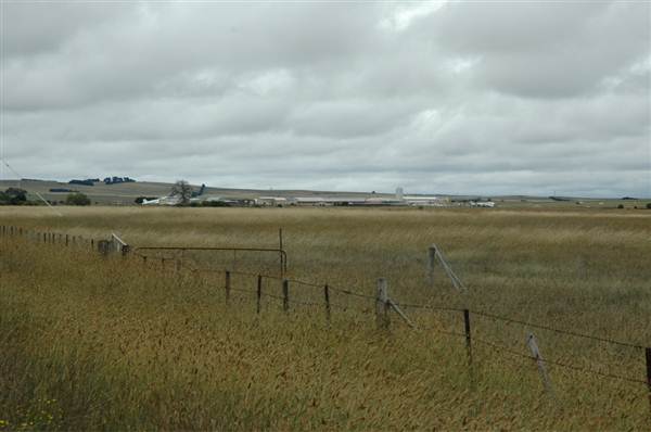 Goulburn Airport runway and exteriors (5/03/2013 11:11:32 AM)