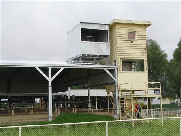 Hay Racecourse (5/03/2013 1:41:02 PM)