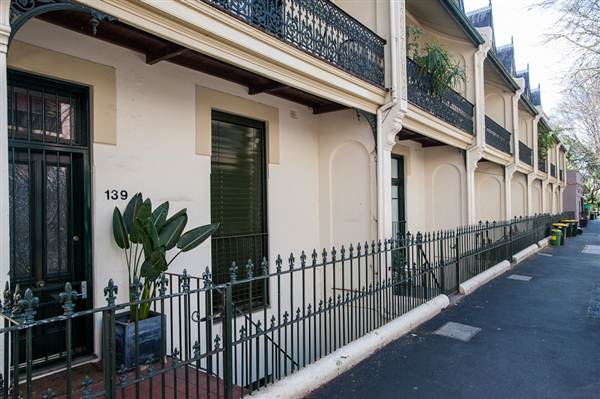 Period Buildings in Potts Point (10/03/2013 2:51:13 PM)