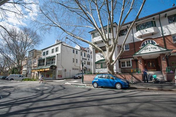 Period Buildings in Potts Point (10/03/2013 2:51:32 PM)