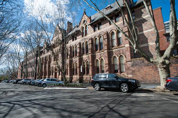 Period Buildings in Potts Point (10/03/2013 2:51:52 PM)
