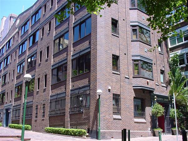 Apartment Buildings in Potts Point (10/03/2013 2:52:50 PM)
