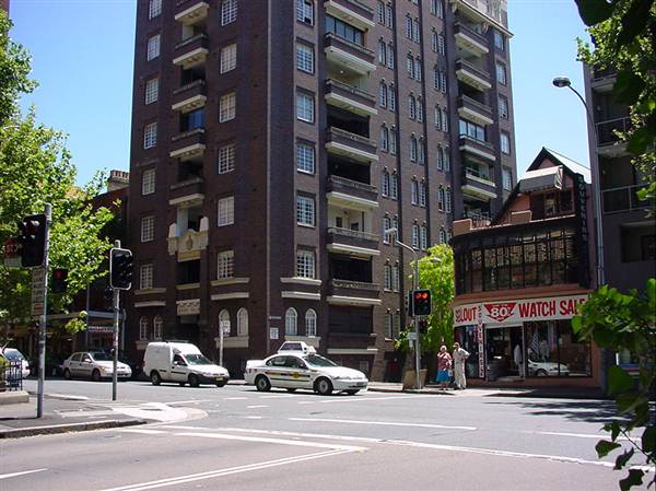 Apartment Buildings in Potts Point (10/03/2013 2:54:42 PM)