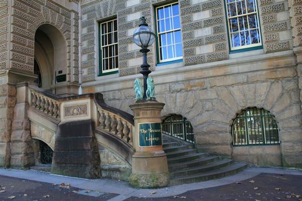 Sydney CBD - Macquarie Street (10/03/2013 9:57:22 PM)
