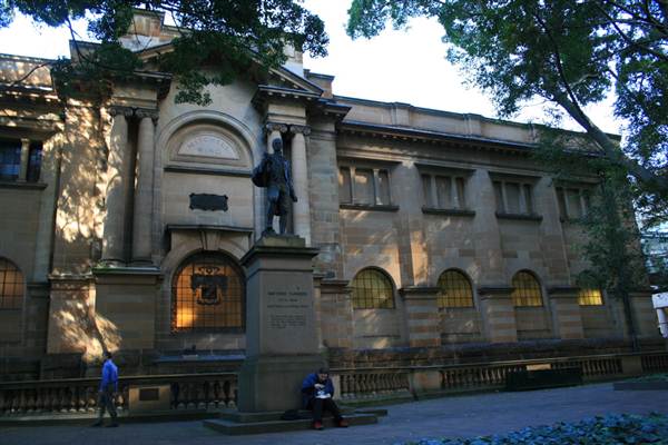 Sydney CBD - Macquarie Street (10/03/2013 9:58:44 PM)