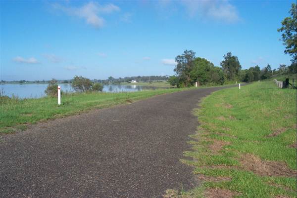 Riverbank Road (11/03/2013 1:14:59 PM)