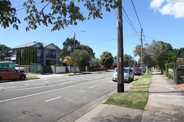 Willoughby residential road (14/03/2013)