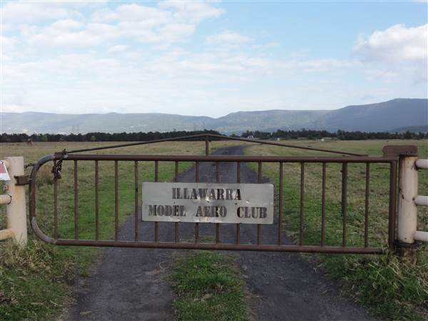 Wollongong Roads - Illawarra Model Aero Club Driveway (14/09/2011 - Credits: Tony Brown /SISE)