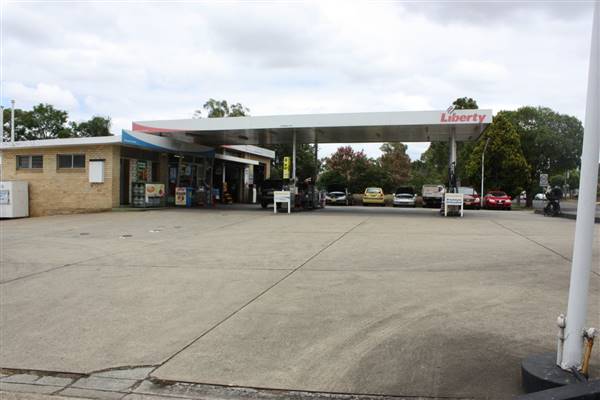Liberty Service Station (6/02/2014 - Credits: Lisa Scope)
