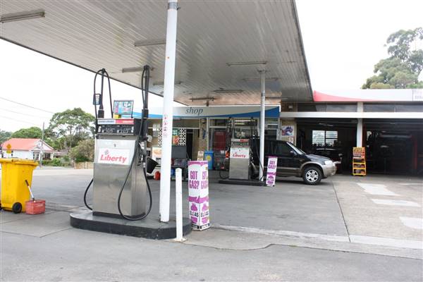 Liberty Service Station (6/02/2014 - Credits: Lisa Scope)