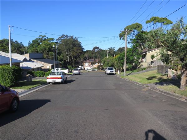 Kiama Downs neighbourhood - cul-de-sac + tennis court (7/12/2015 - Credits: Peter Hicks)