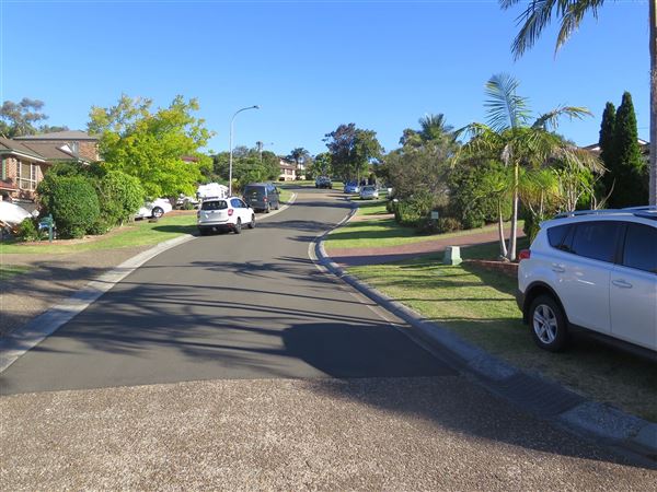 Kiama Downs neighbourhood - cul-de-sac 5 (7/12/2015)