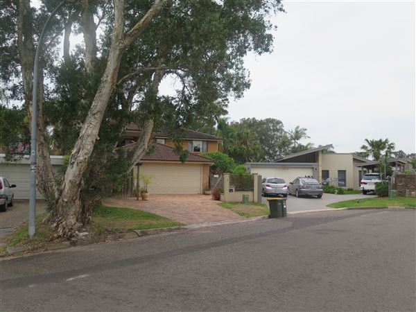 Mona Vale Neighborhood (8/12/2015 - Credits: Peter Hicks)
