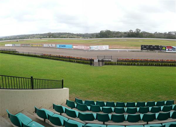 Menangle Park Paceway (28/02/2013 3:23:36 PM)