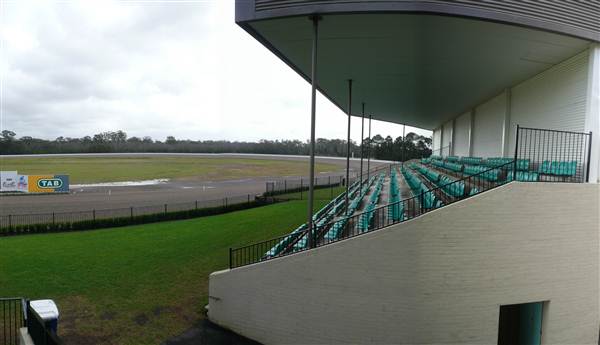 Menangle Park Paceway (28/02/2013 3:24:14 PM)