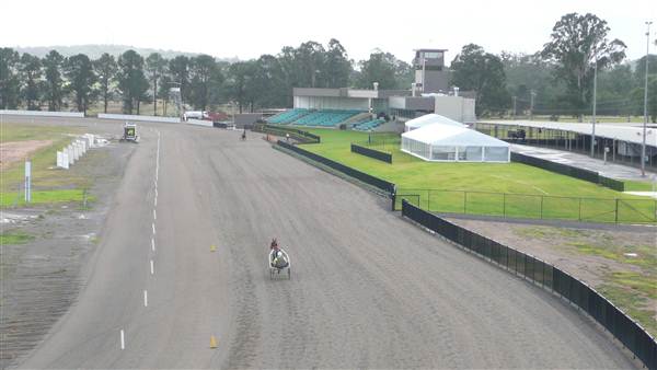 Menangle Park Paceway (28/02/2013 3:40:00 PM)