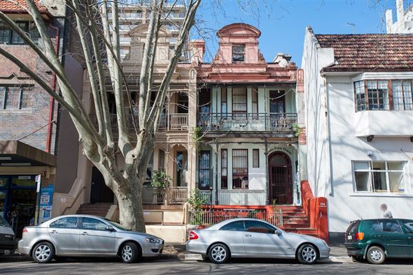 Period Buildings in Potts Point (10/03/2013 2:51:15 PM)