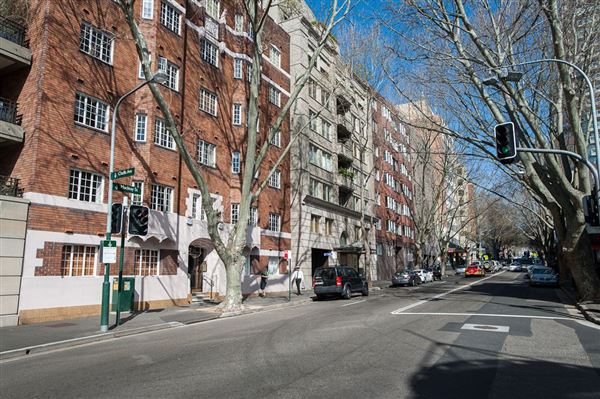 Period Buildings in Potts Point (10/03/2013 2:52:15 PM)
