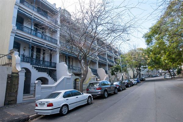 Period Buildings in Potts Point (10/03/2013 2:52:52 PM)