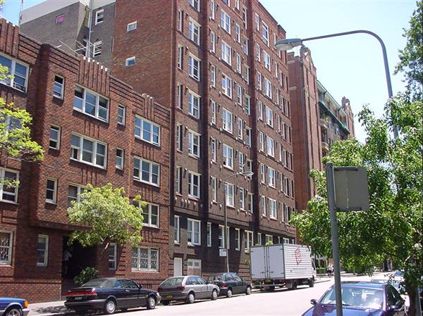 Apartment Buildings in Potts Point (10/03/2013 2:53:54 PM)