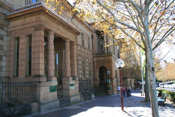 Sydney CBD - Macquarie Street (10/03/2013 9:56:35 PM)