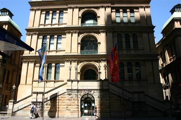 Sydney CBD - Macquarie Street (10/03/2013 10:01:54 PM)