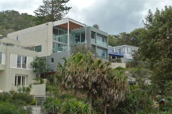 Whale Beach Mansions (11/03/2013 10:01:56 AM)