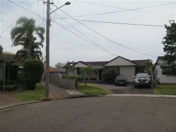 North Narrabeen neighbourhood (9/12/2015 - Credits: Peter Hicks)