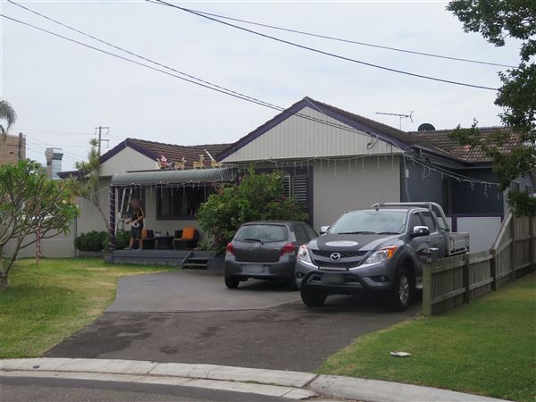 North Narrabeen neighbourhood (9/12/2015 - Credits: Peter Hicks)